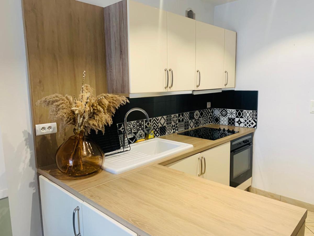 La Roseraie De L Arguenon, Appartement Charmant Centre Ville Jugon-les-Lacs Buitenkant foto